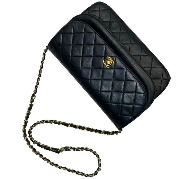 Authentic CHANEL Round Double Flap Quilted CC Logo Lambskin Chain Shoulder Bag - Picture 4 of 11